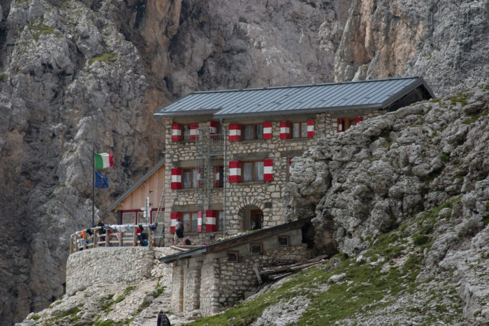 Rifugio Pradidali di fronte