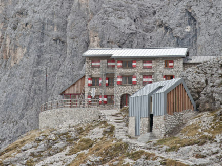 bivacco-rifugio-pradidali-01